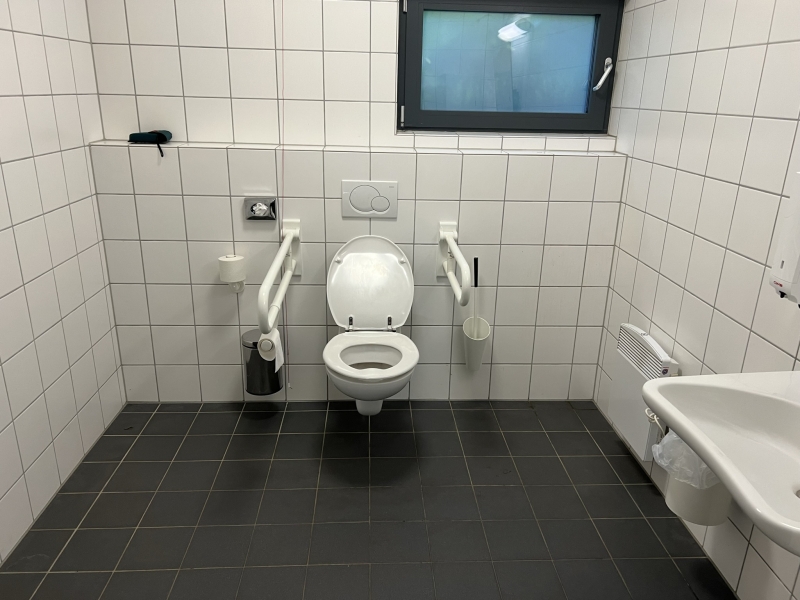 VISITOR TOILETS ON THE GROUND FLOOR