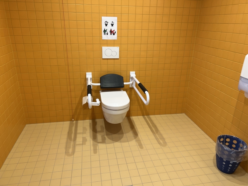 Toilet for PRM